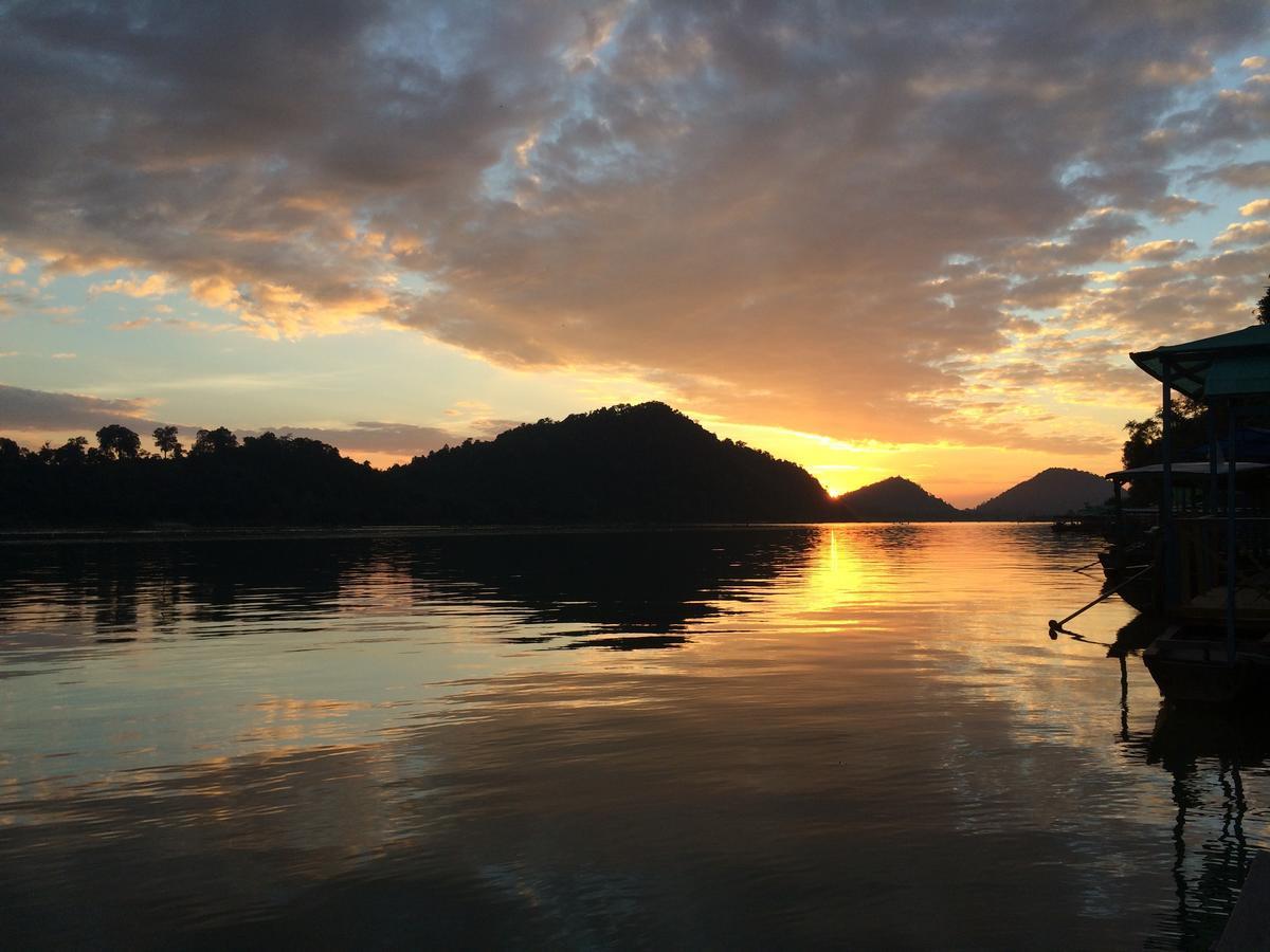Pomelo Restaurant And Guesthouse - Fishermen & Tammarine Cottages Riverfront - Experience Nature, Culture And Adventure & Tailor-Made Tour Ban Khon 外观 照片