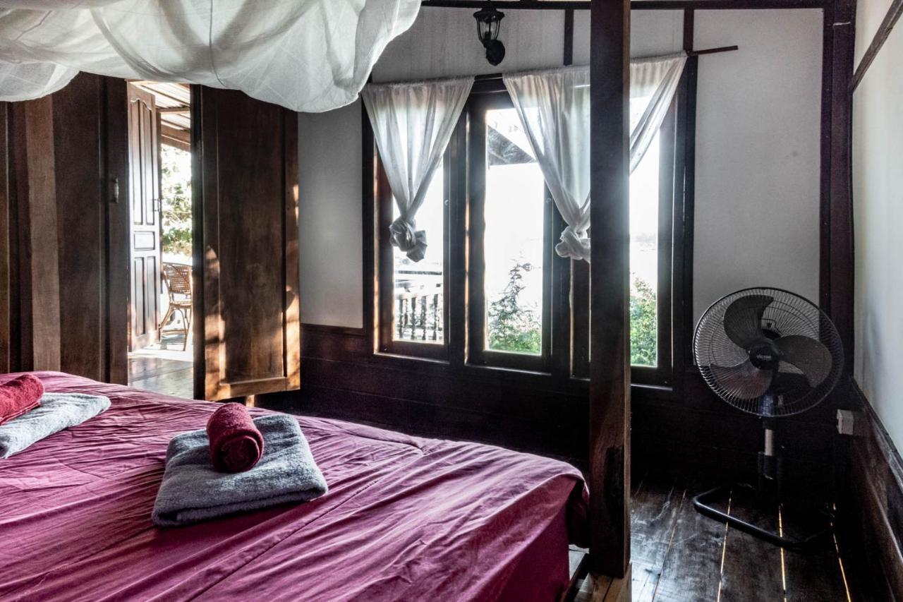 Pomelo Restaurant And Guesthouse - Fishermen & Tammarine Cottages Riverfront - Experience Nature, Culture And Adventure & Tailor-Made Tour Ban Khon 外观 照片